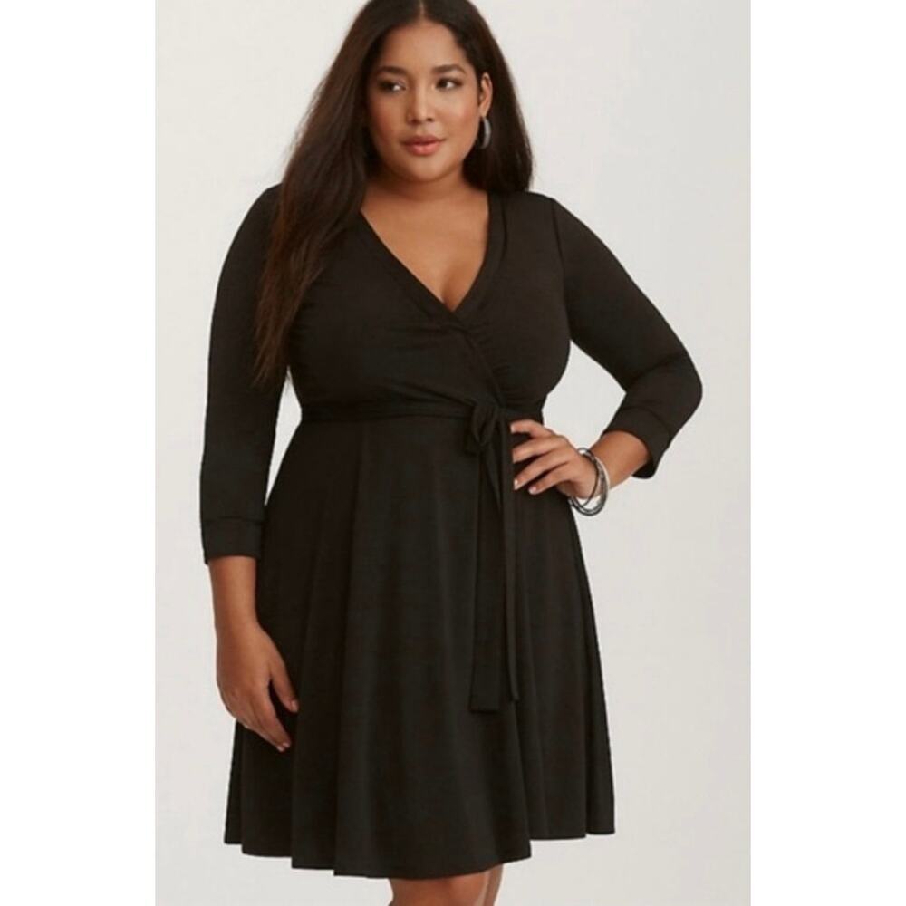 Torrid faux wrap dress Ruffled V-neckline belted waist, size 12/ Large, MSRP $65
